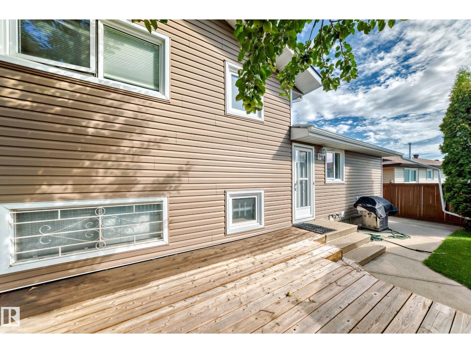 Photo 1 of 14608 29 A St Nw, Edmonton AB