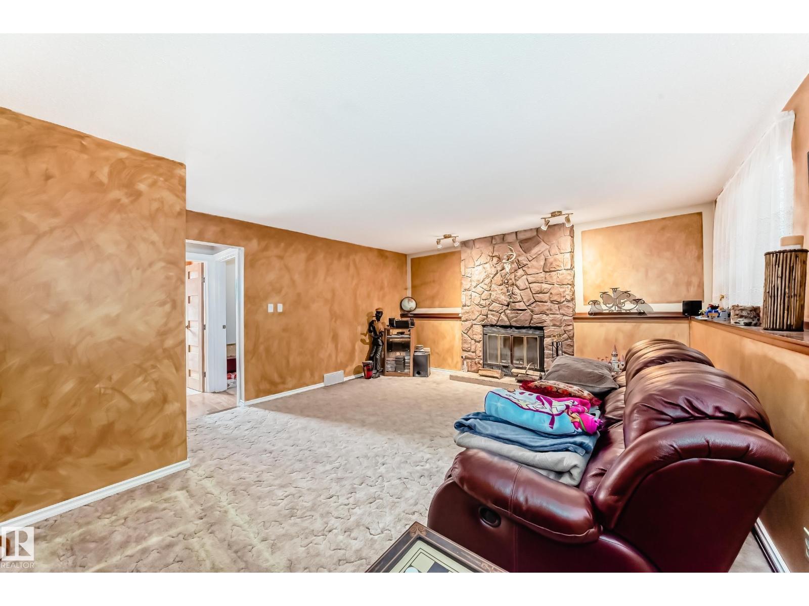 Photo 17 of 14608 29 A St Nw, Edmonton AB