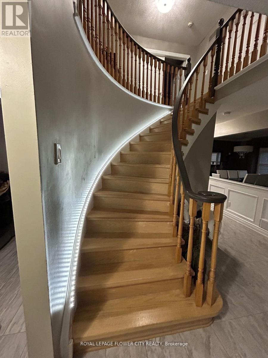 Photo 14 of 20 Driftwood Place, Hamilton ON