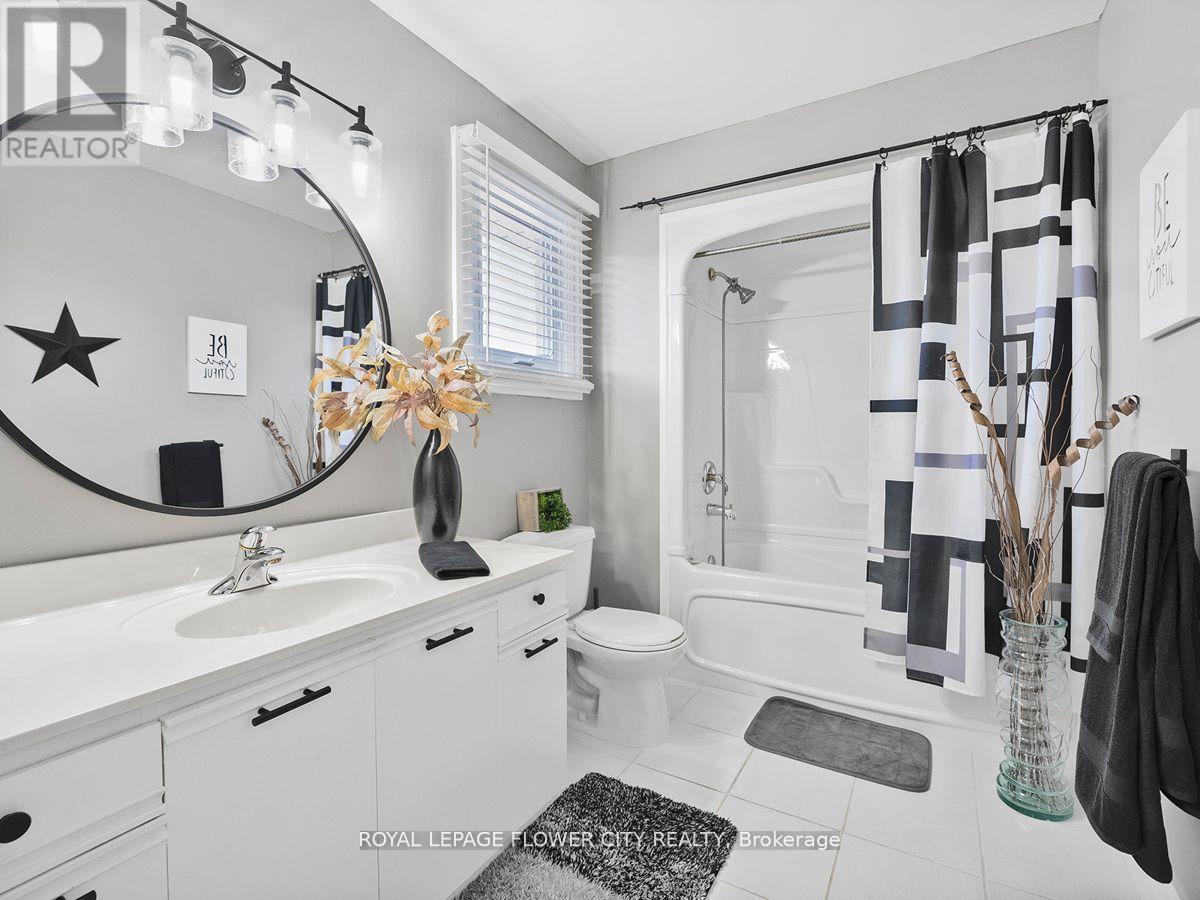 Photo 19 of 20 Driftwood Place, Hamilton ON