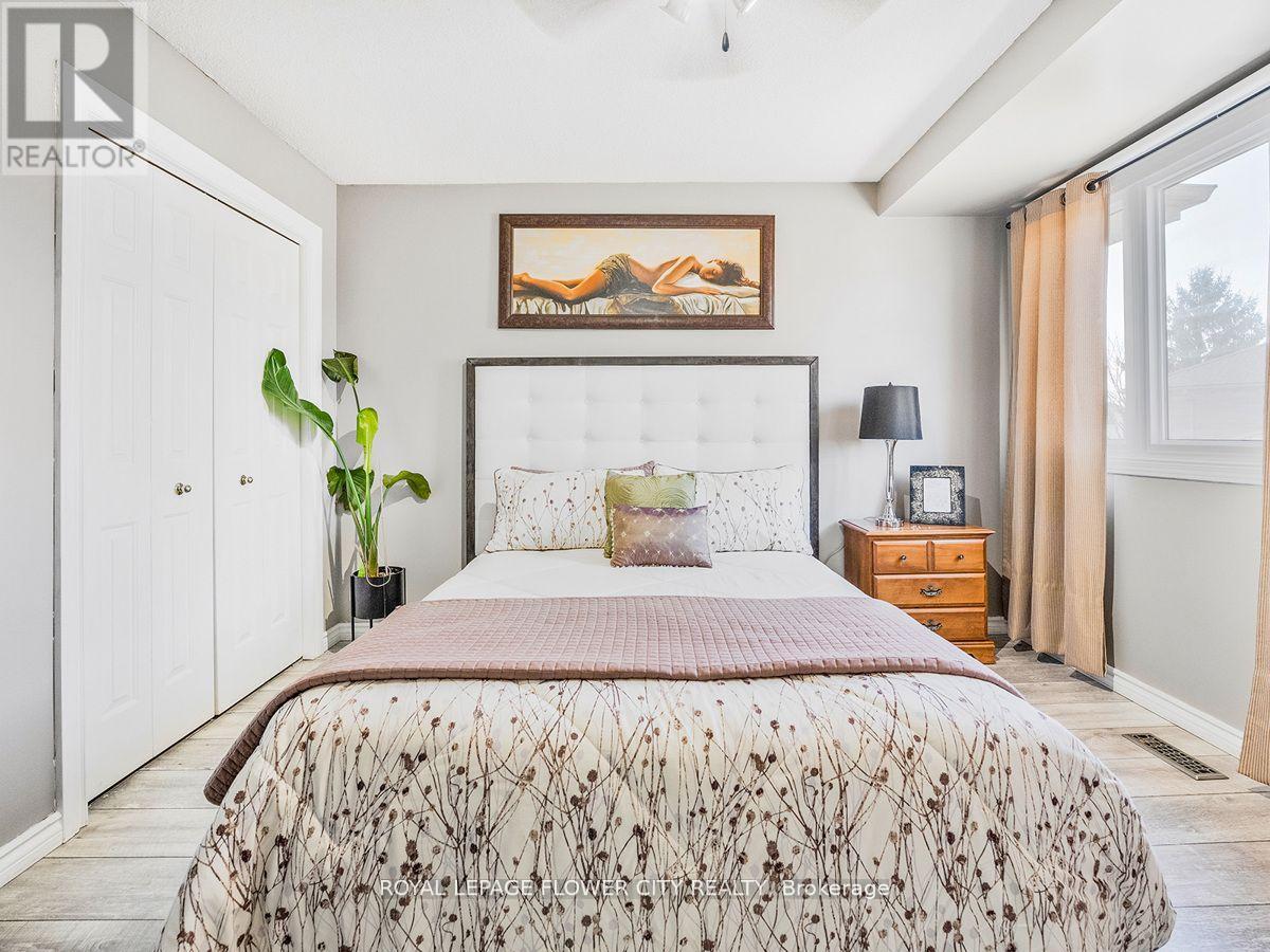 Photo 24 of 20 Driftwood Place, Hamilton ON