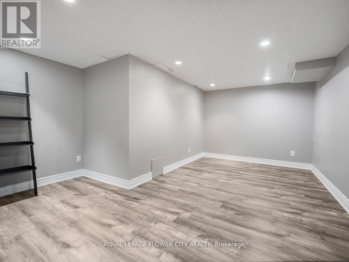 Photo 31 of 20 Driftwood Place, Hamilton ON