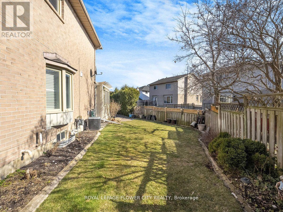 Photo 35 of 20 Driftwood Place, Hamilton ON