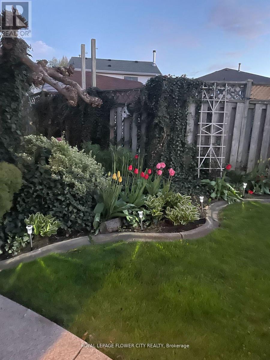 Photo 39 of 20 Driftwood Place, Hamilton ON