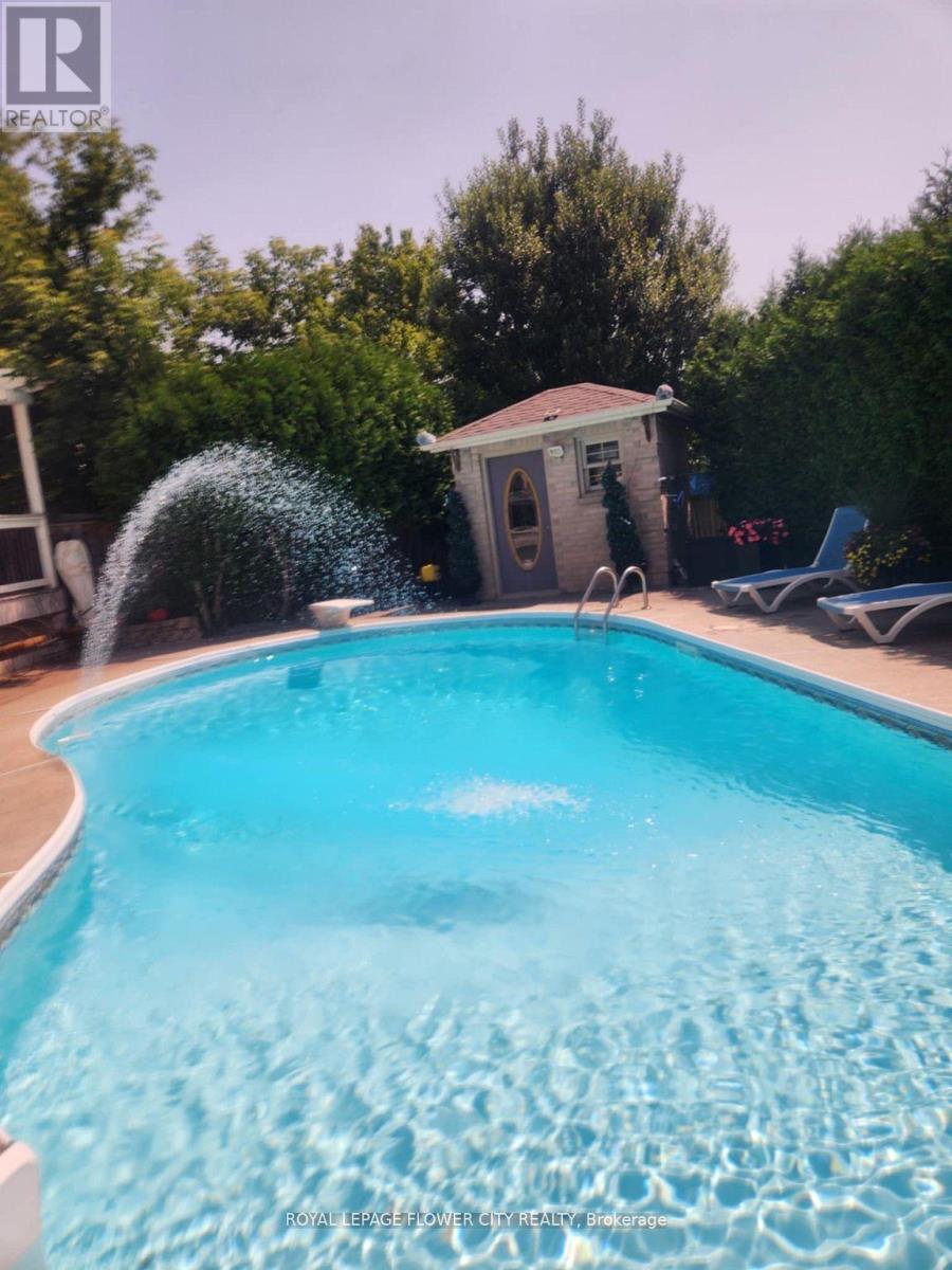 Photo 43 of 20 Driftwood Place, Hamilton ON