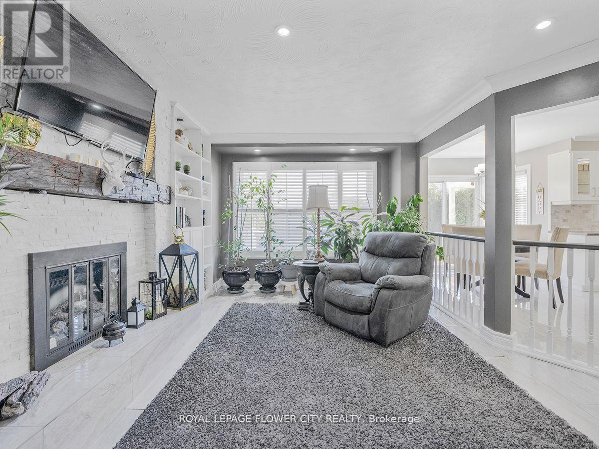 Photo 5 of 20 Driftwood Place, Hamilton ON