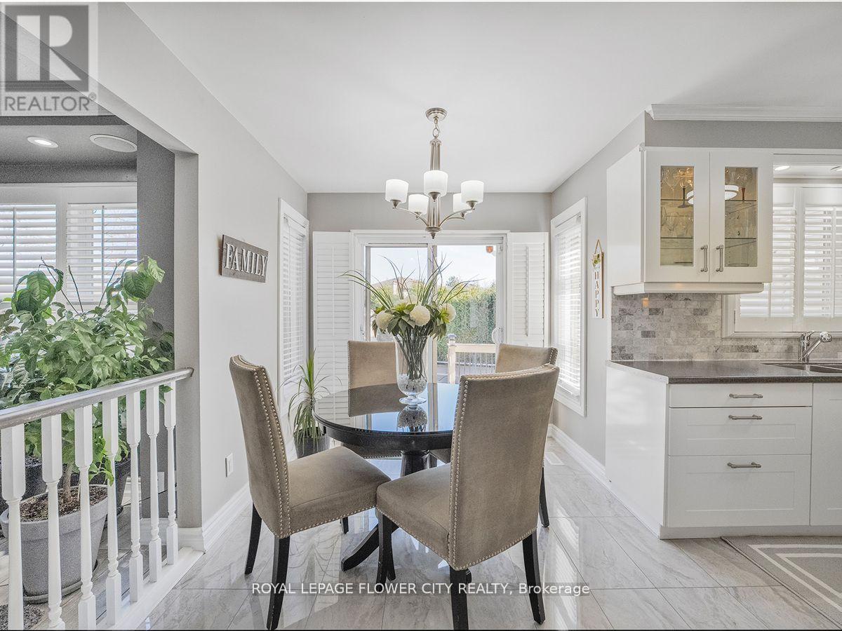 Photo 8 of 20 Driftwood Place, Hamilton ON