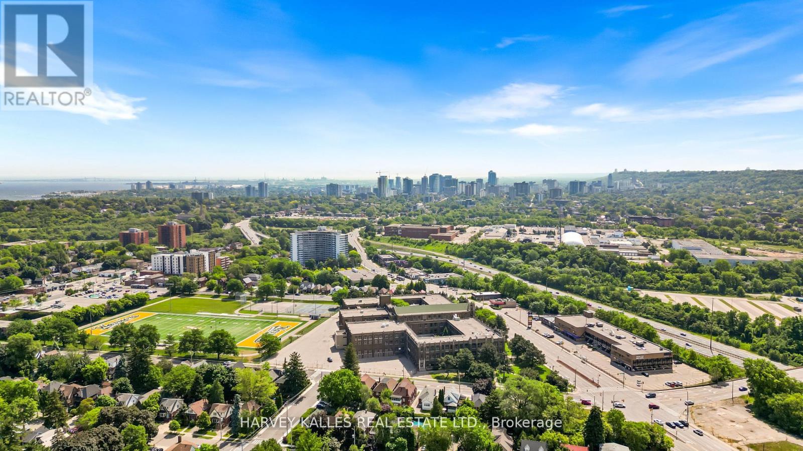 Photo 3 of 105 South Oval, Hamilton ON