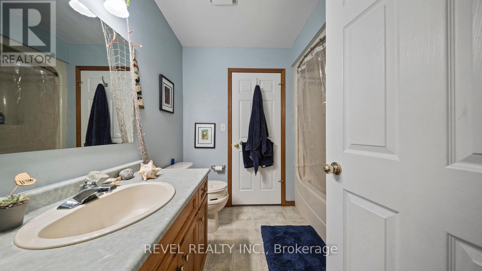 Photo 29 of 209 Nelson Street W, Norfolk ON