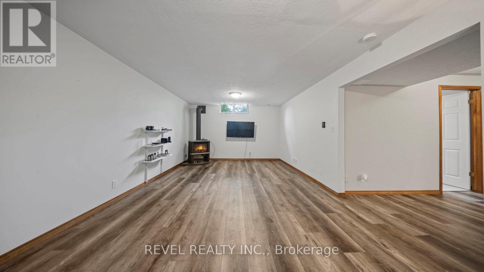 Photo 16 of 209 Nelson Street W, Norfolk ON