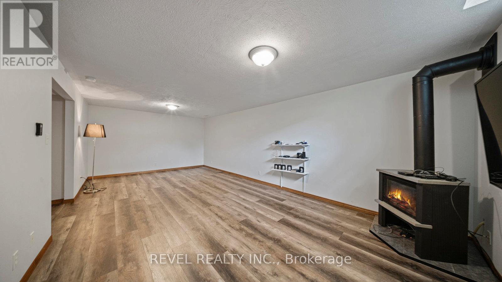 Photo 8 of 209 Nelson Street W, Norfolk ON
