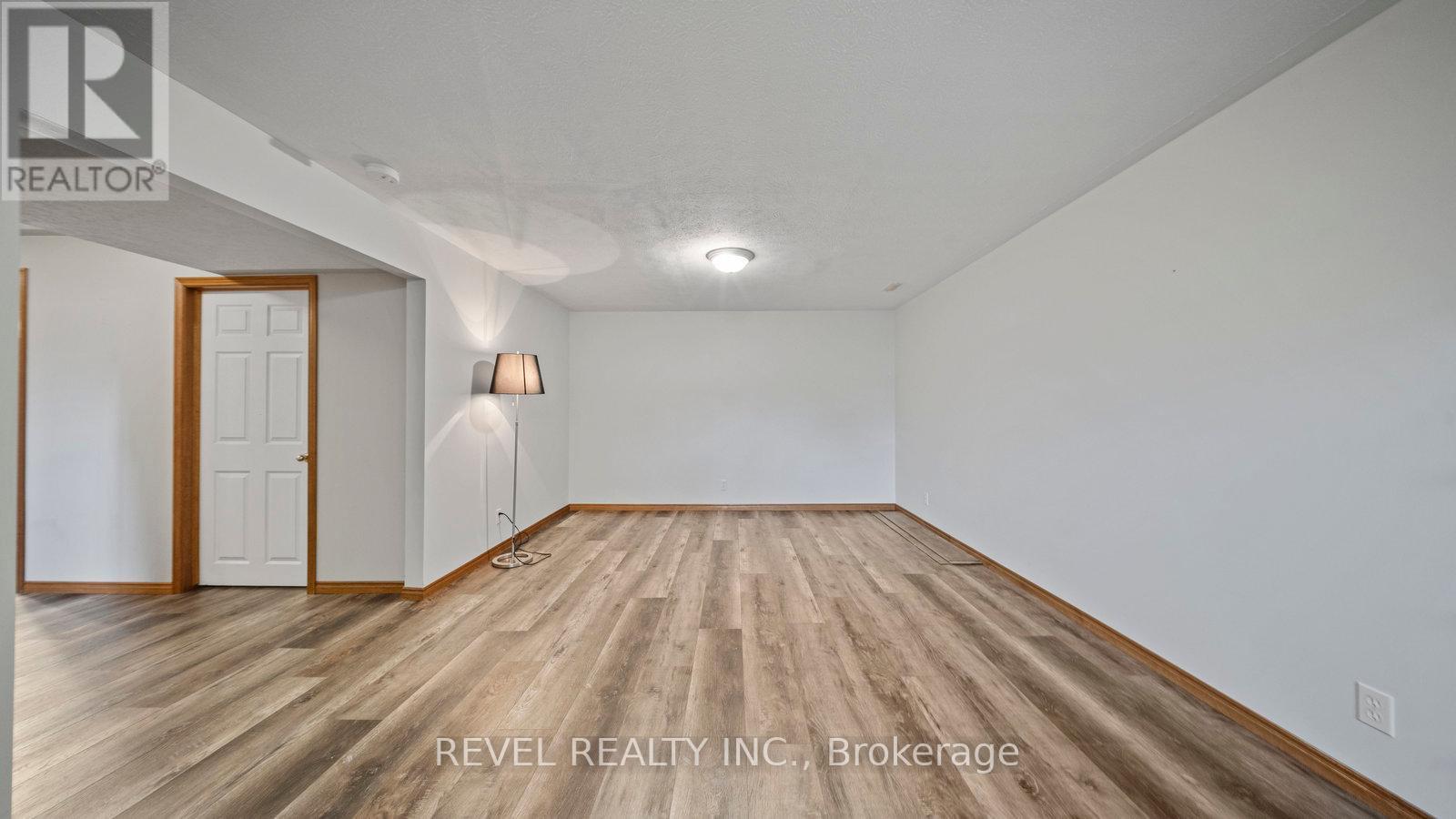 Photo 14 of 209 Nelson Street W, Norfolk ON