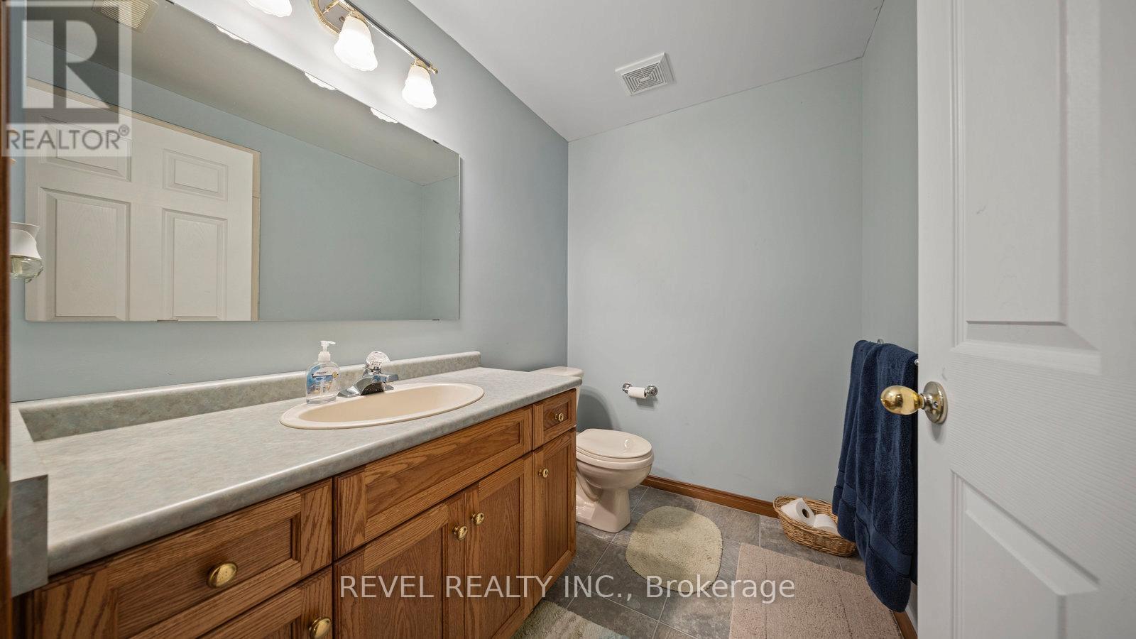 Photo 5 of 209 Nelson Street W, Norfolk ON