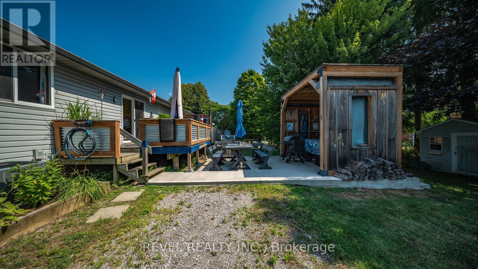 Photo 10 of 209 Nelson Street W, Norfolk ON