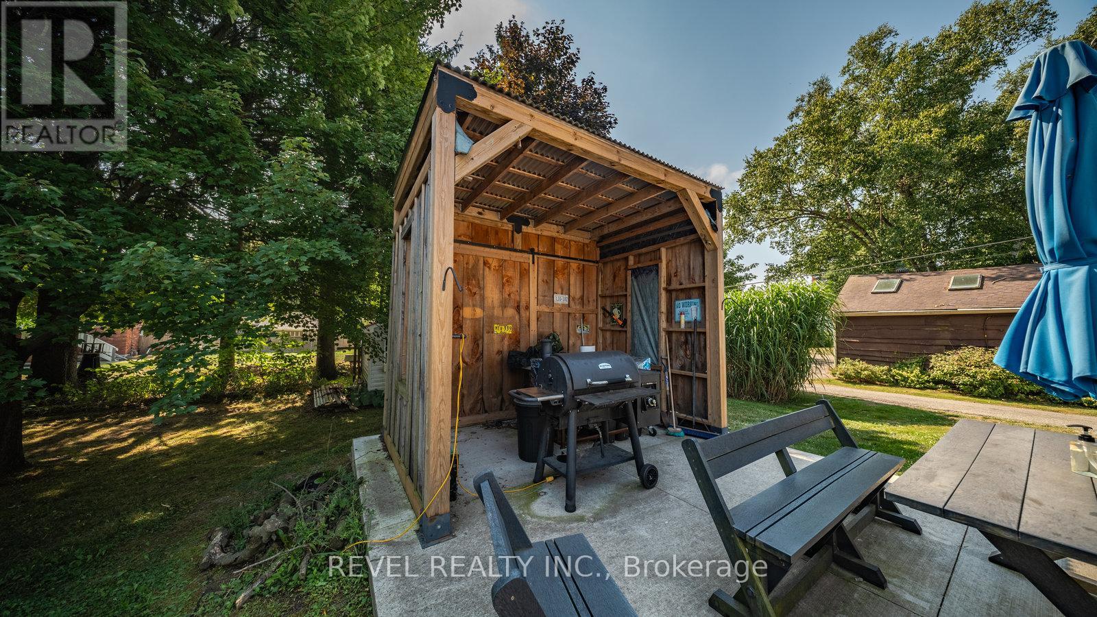 Photo 42 of 209 Nelson Street W, Norfolk ON