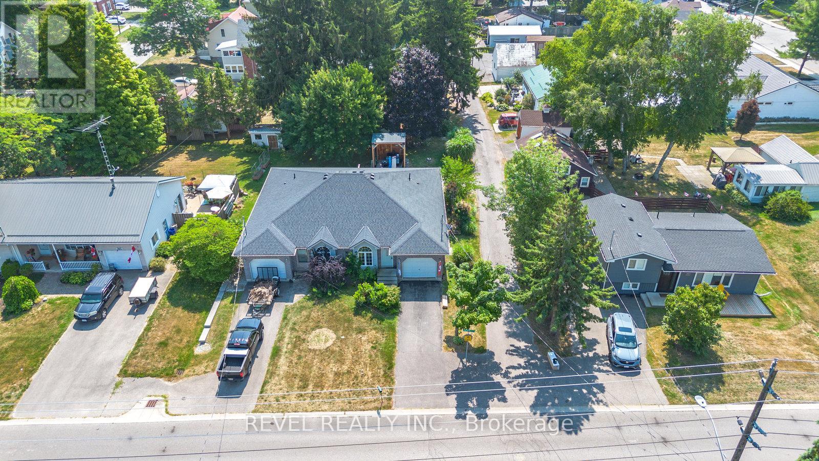 Photo 34 of 209 Nelson Street W, Norfolk ON