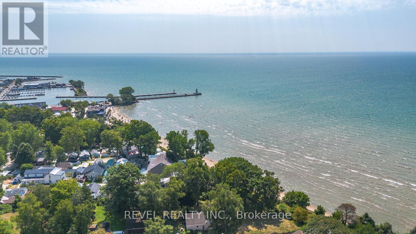 Photo 18 of 209 Nelson Street W, Norfolk ON