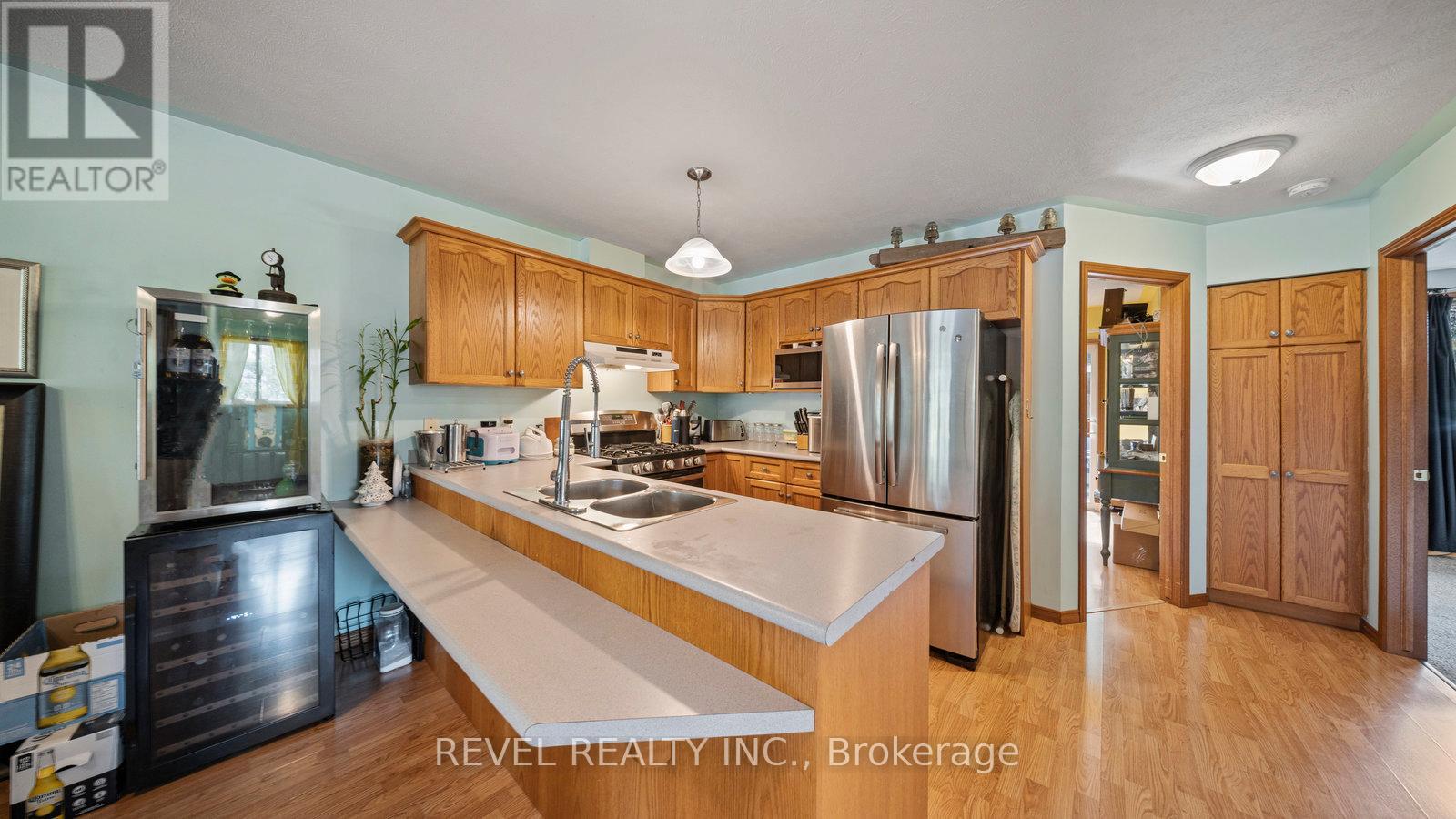 Photo 3 of 209 Nelson Street W, Norfolk ON