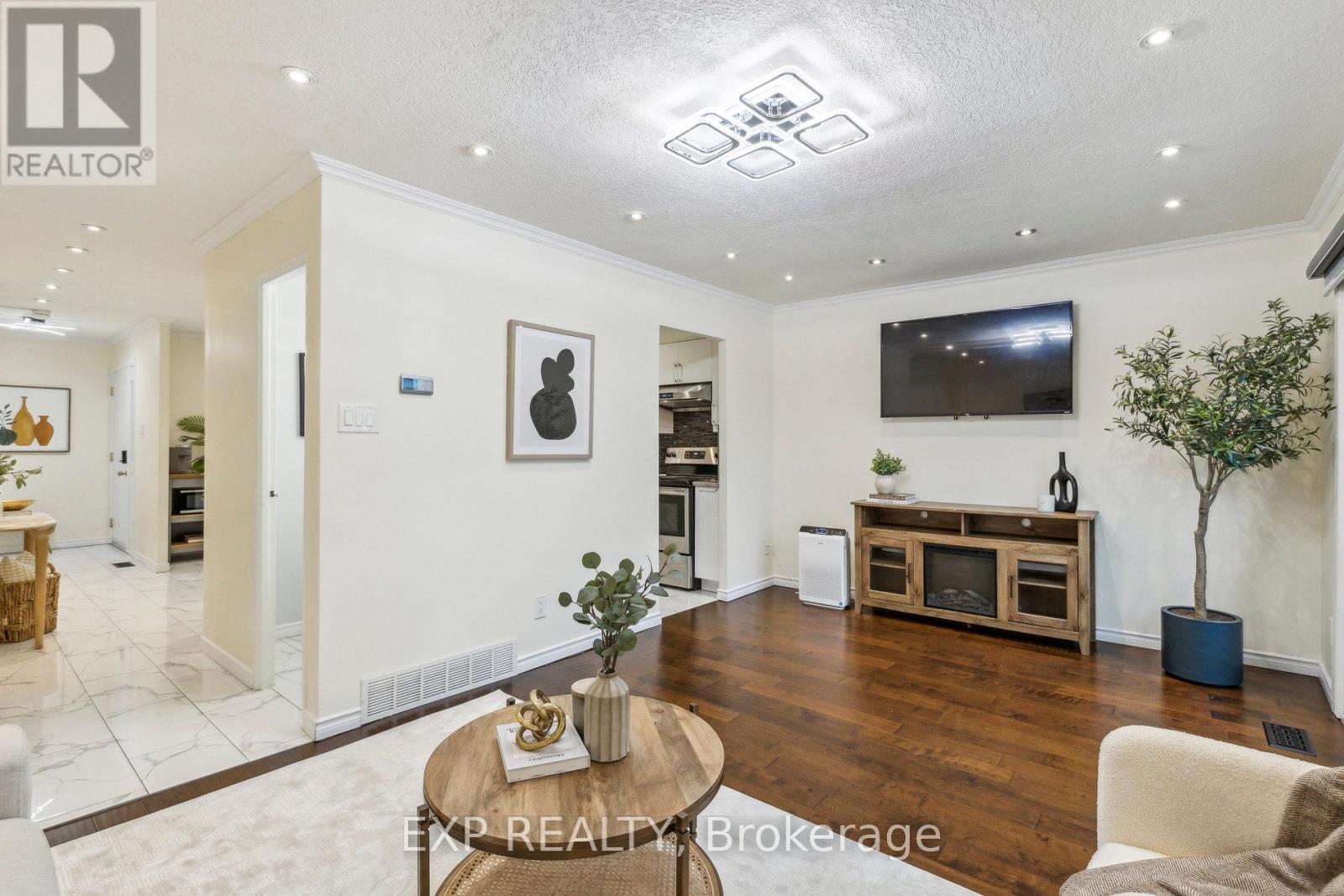 Photo 13 of 3 407 Keats Way, Waterloo ON