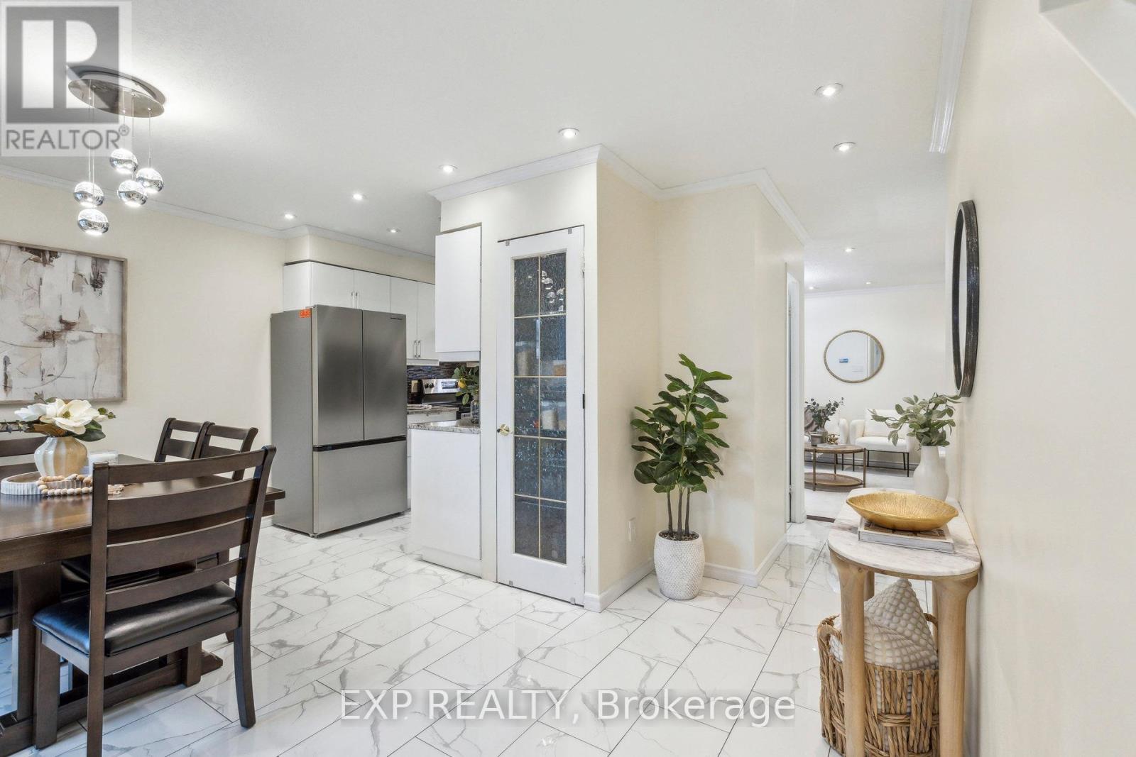 Photo 4 of 3 407 Keats Way, Waterloo ON