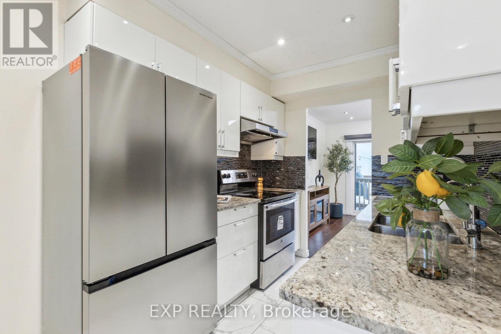 Photo 8 of 3 407 Keats Way, Waterloo ON