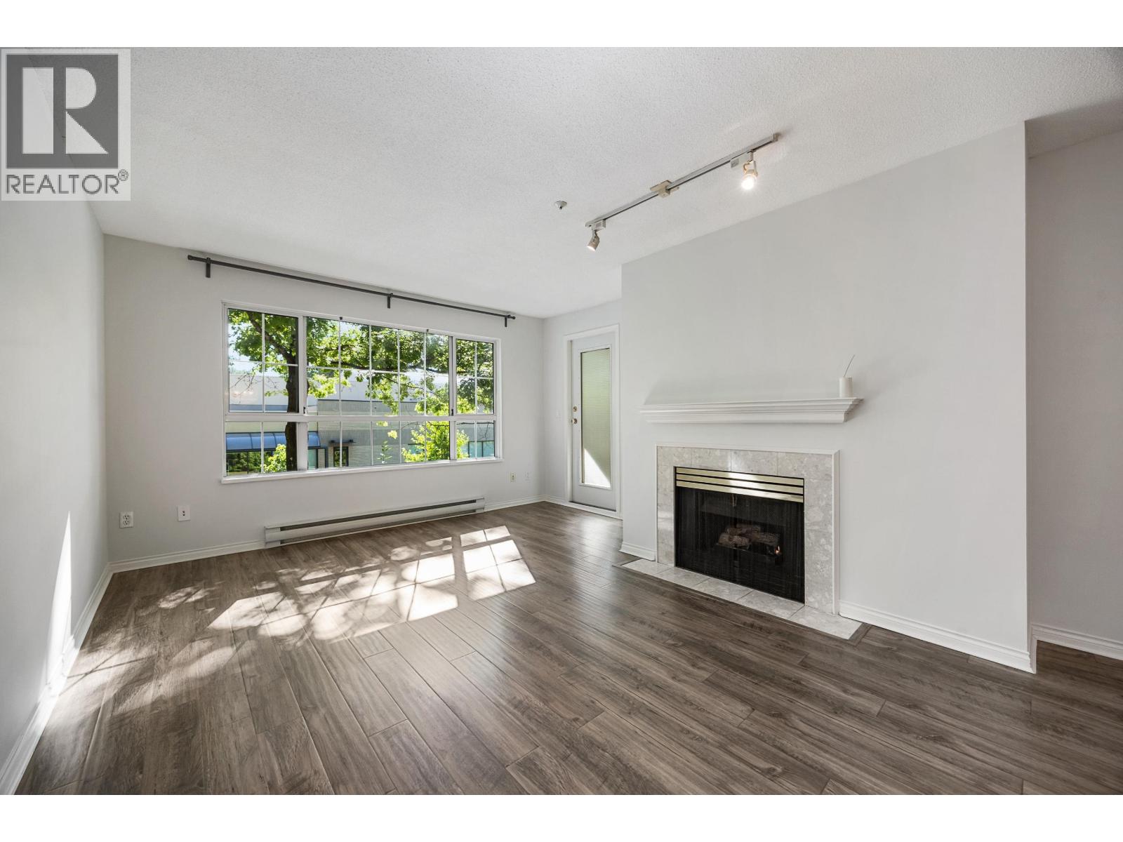 Photo 11 of 206 2990 Princess Crescent, Coquitlam BC