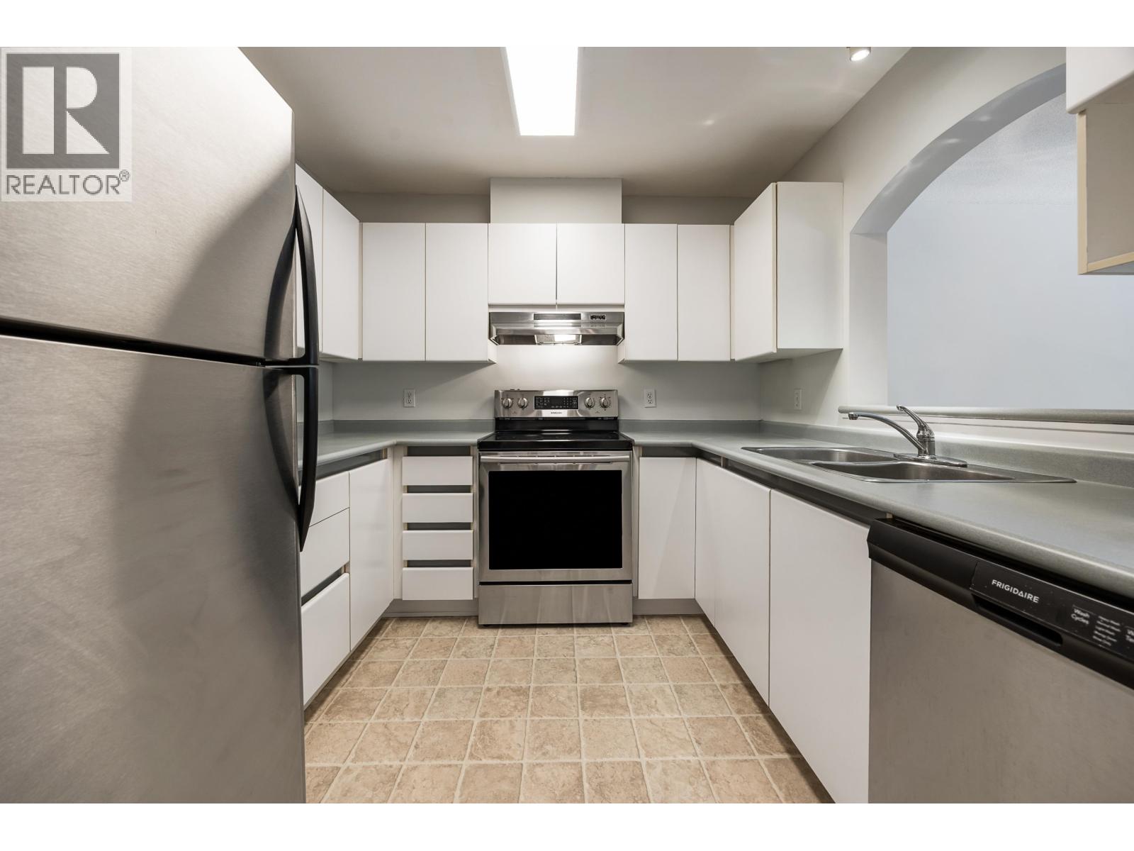 Photo 6 of 206 2990 Princess Crescent, Coquitlam BC