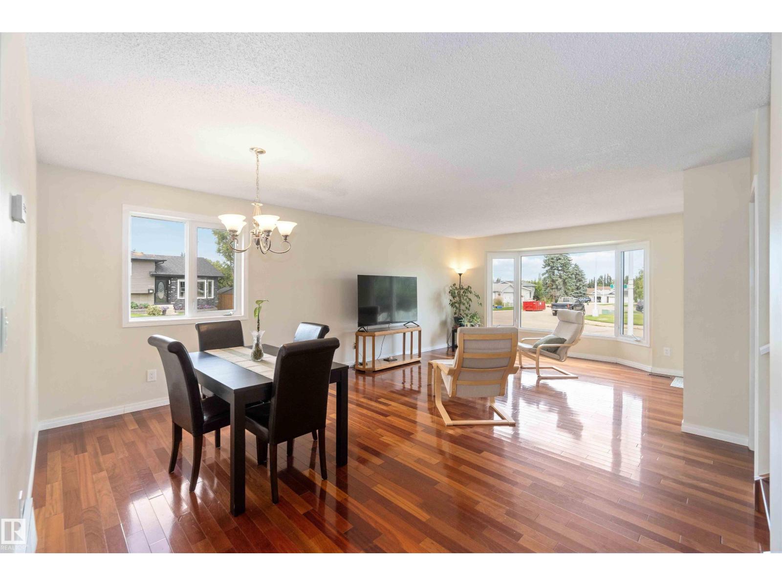 Photo 11 of 18519 57 Av Nw, Edmonton AB