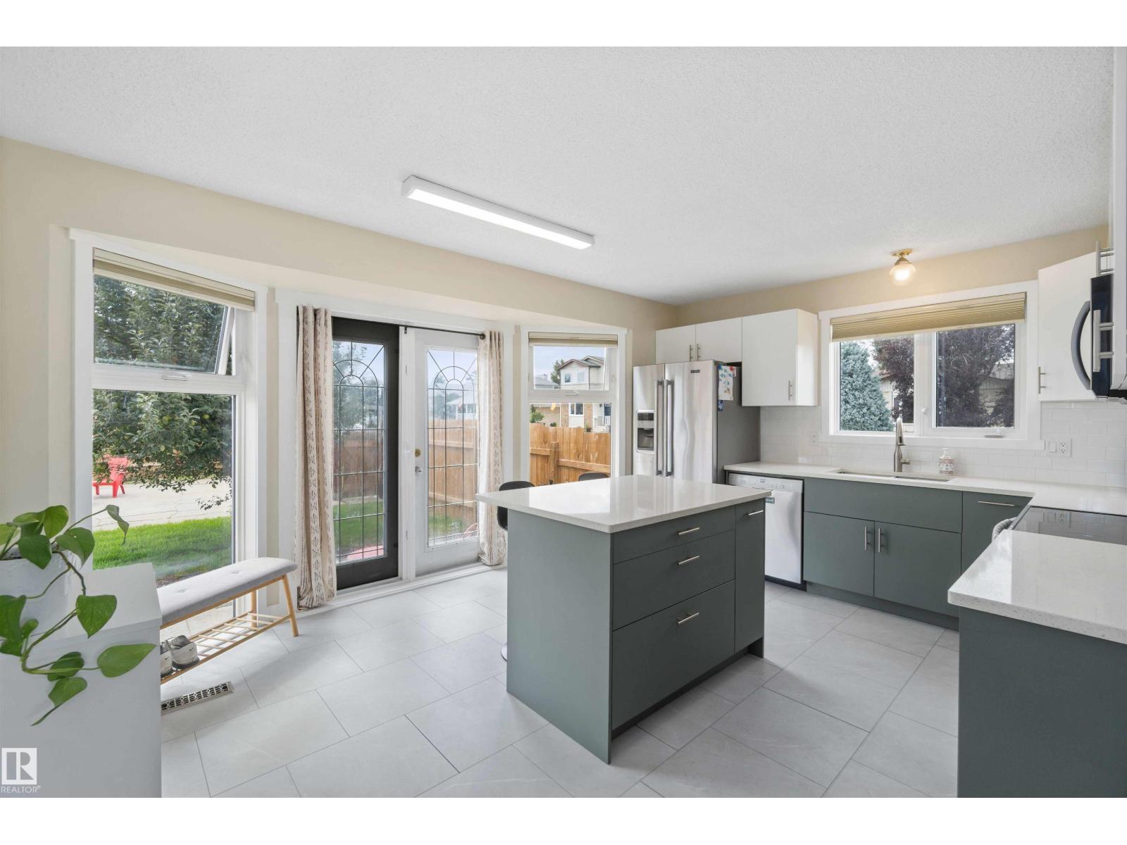 Photo 12 of 18519 57 Av Nw, Edmonton AB