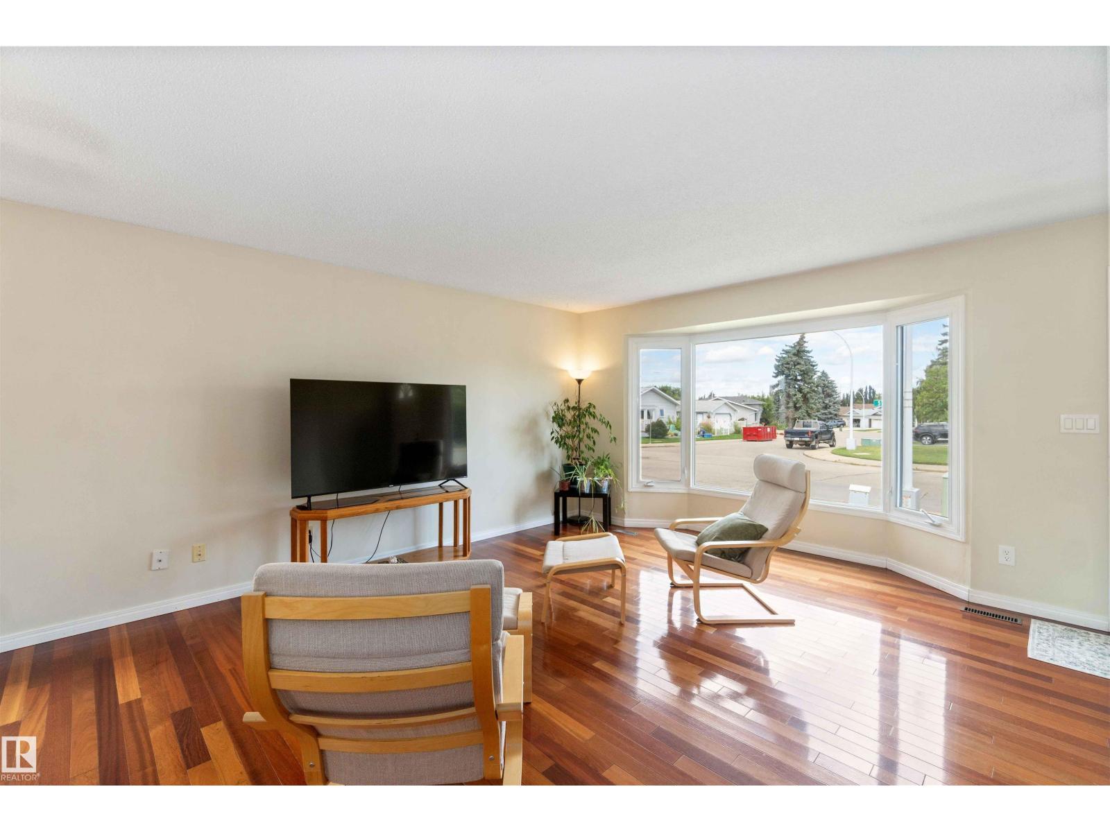 Photo 6 of 18519 57 Av Nw, Edmonton AB