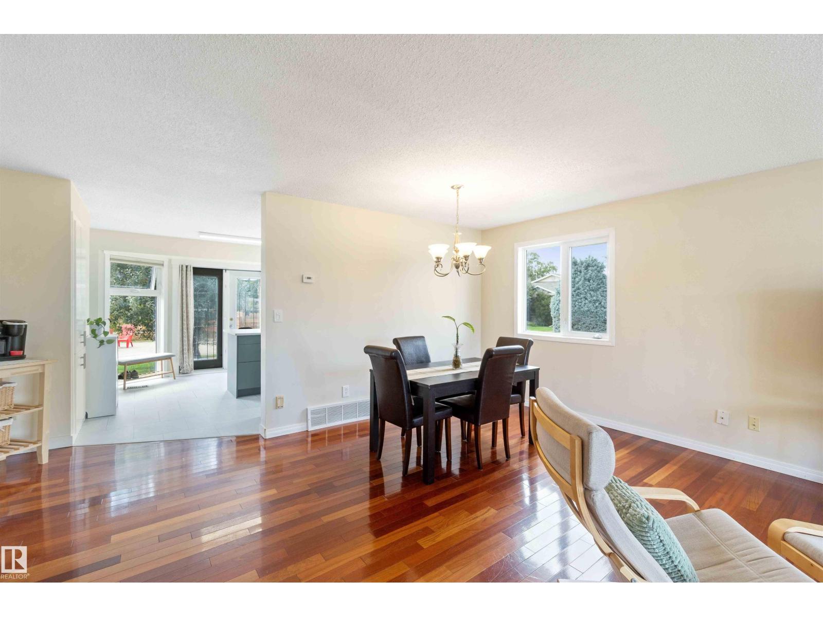 Photo 8 of 18519 57 Av Nw, Edmonton AB