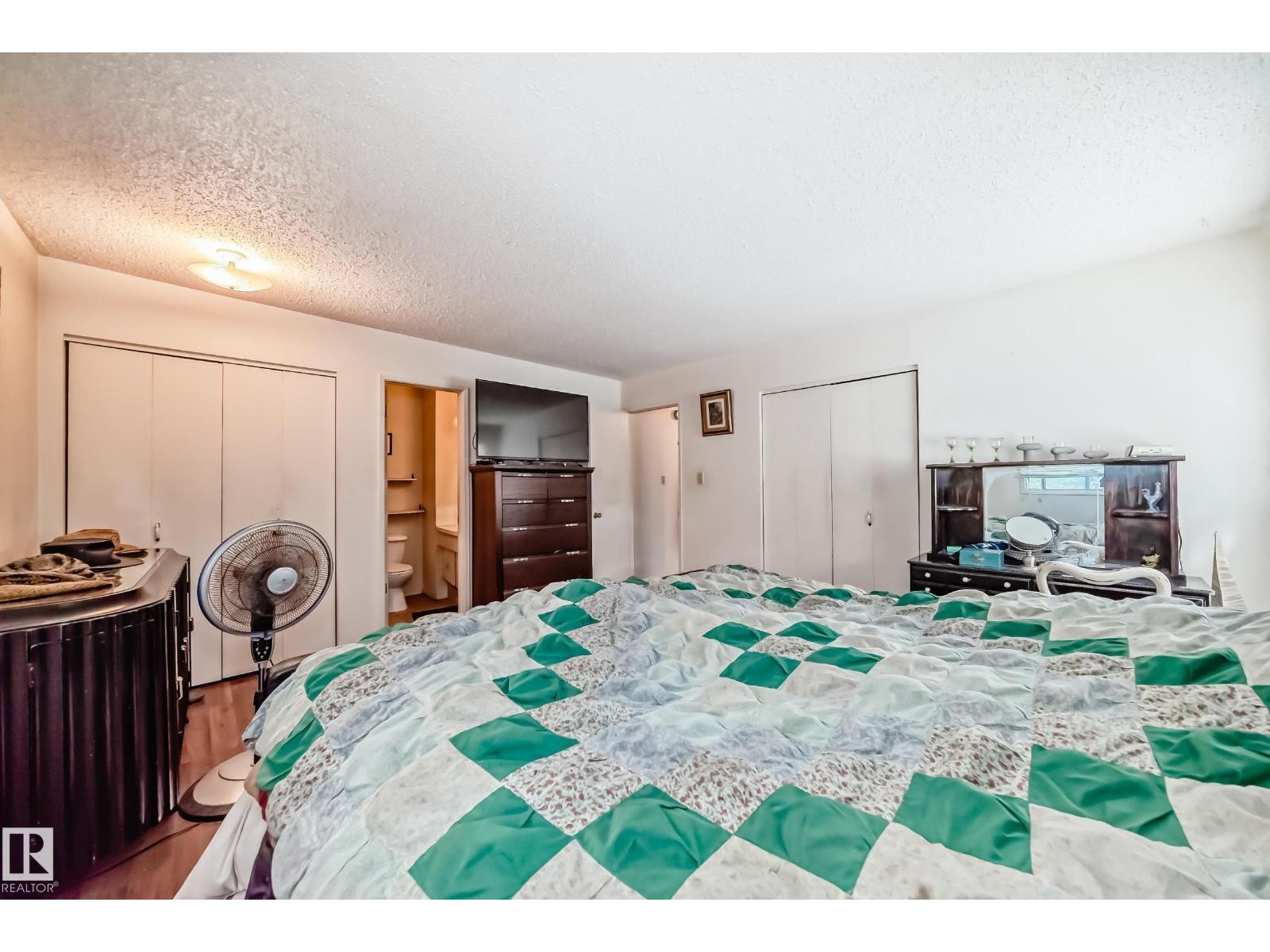 Photo 23 of 1720 49 A St Nw, Edmonton AB