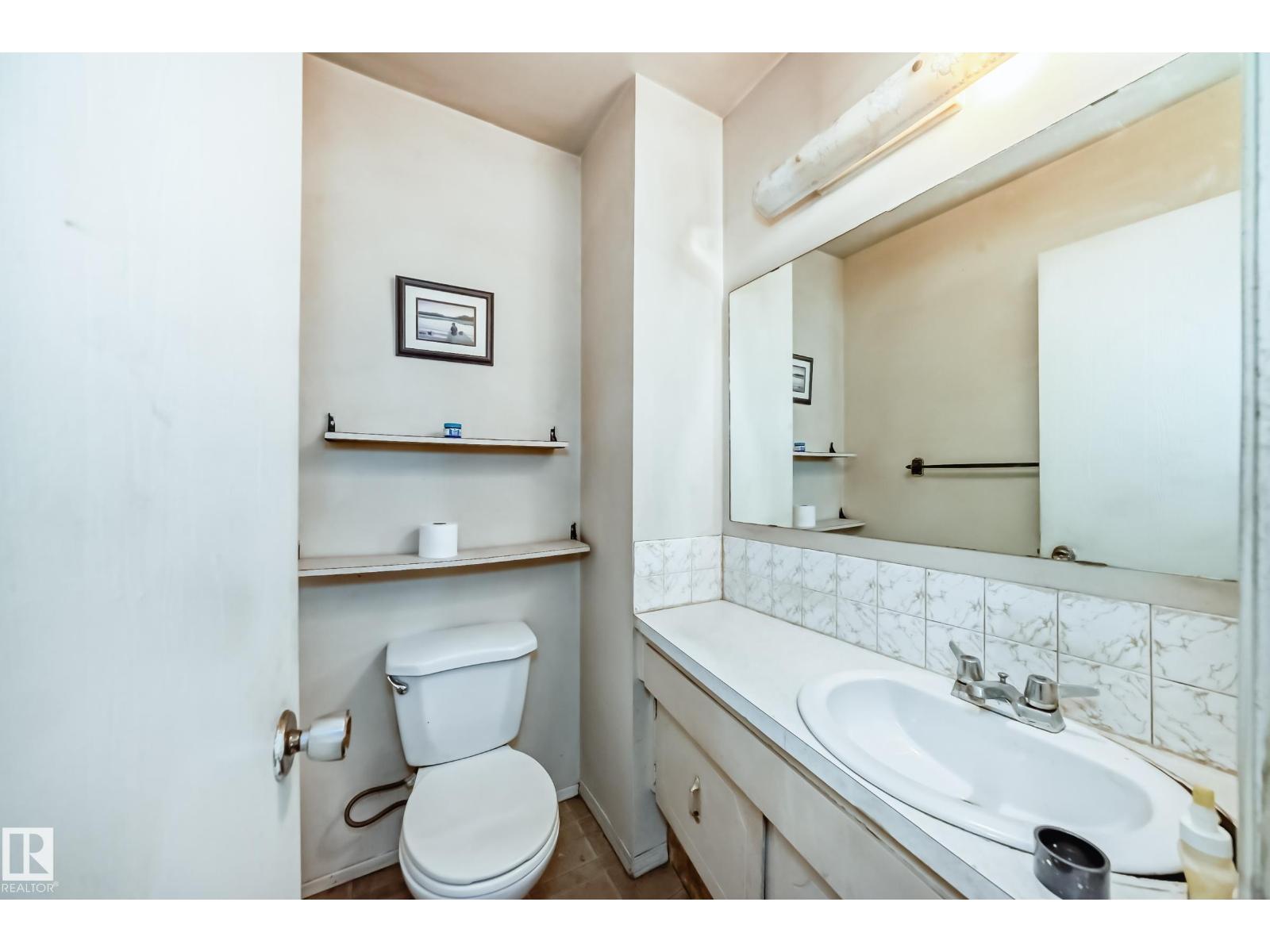 Photo 16 of 1720 49 A St Nw, Edmonton AB