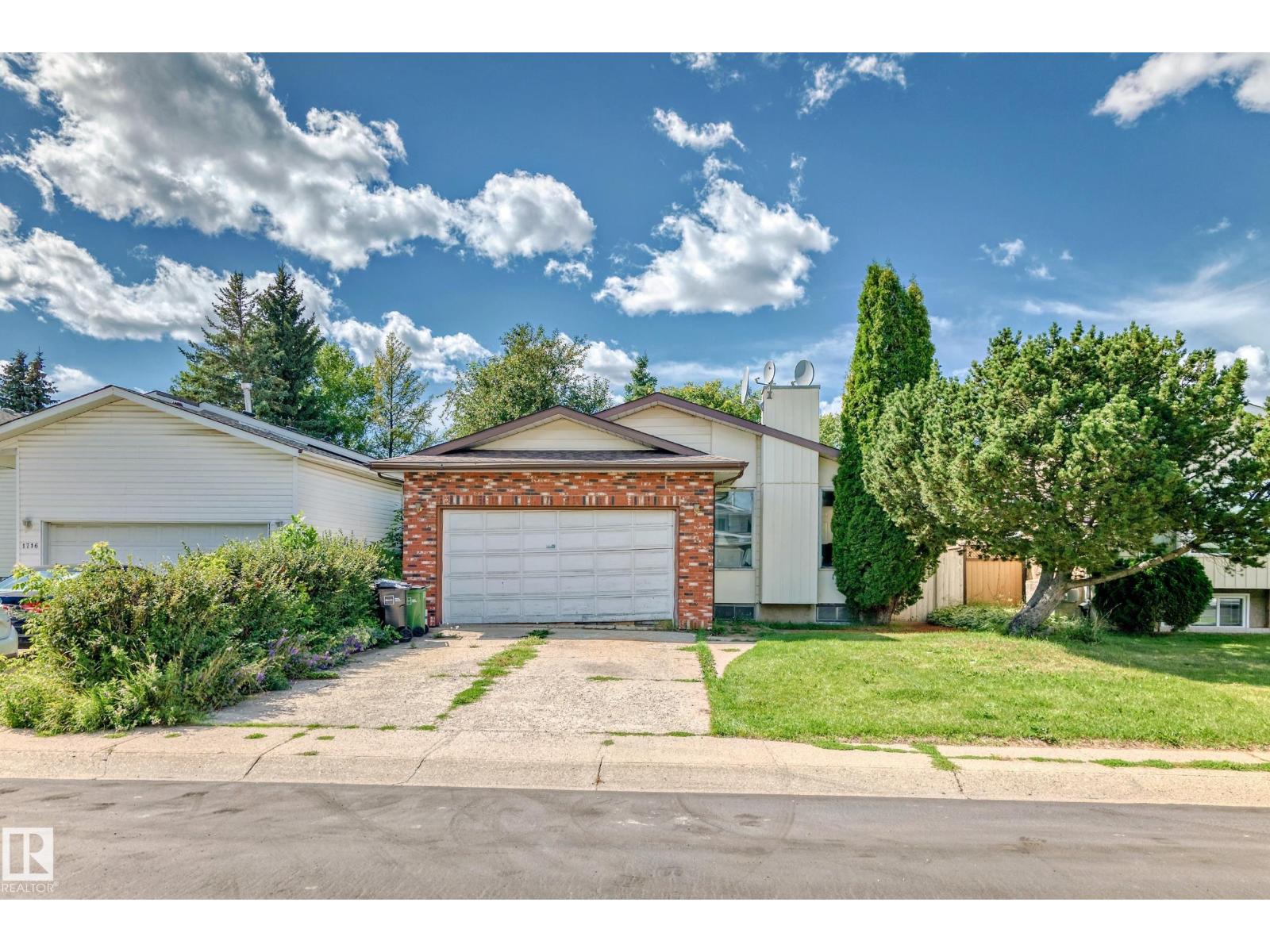 Photo 3 of 1720 49 A St Nw, Edmonton AB