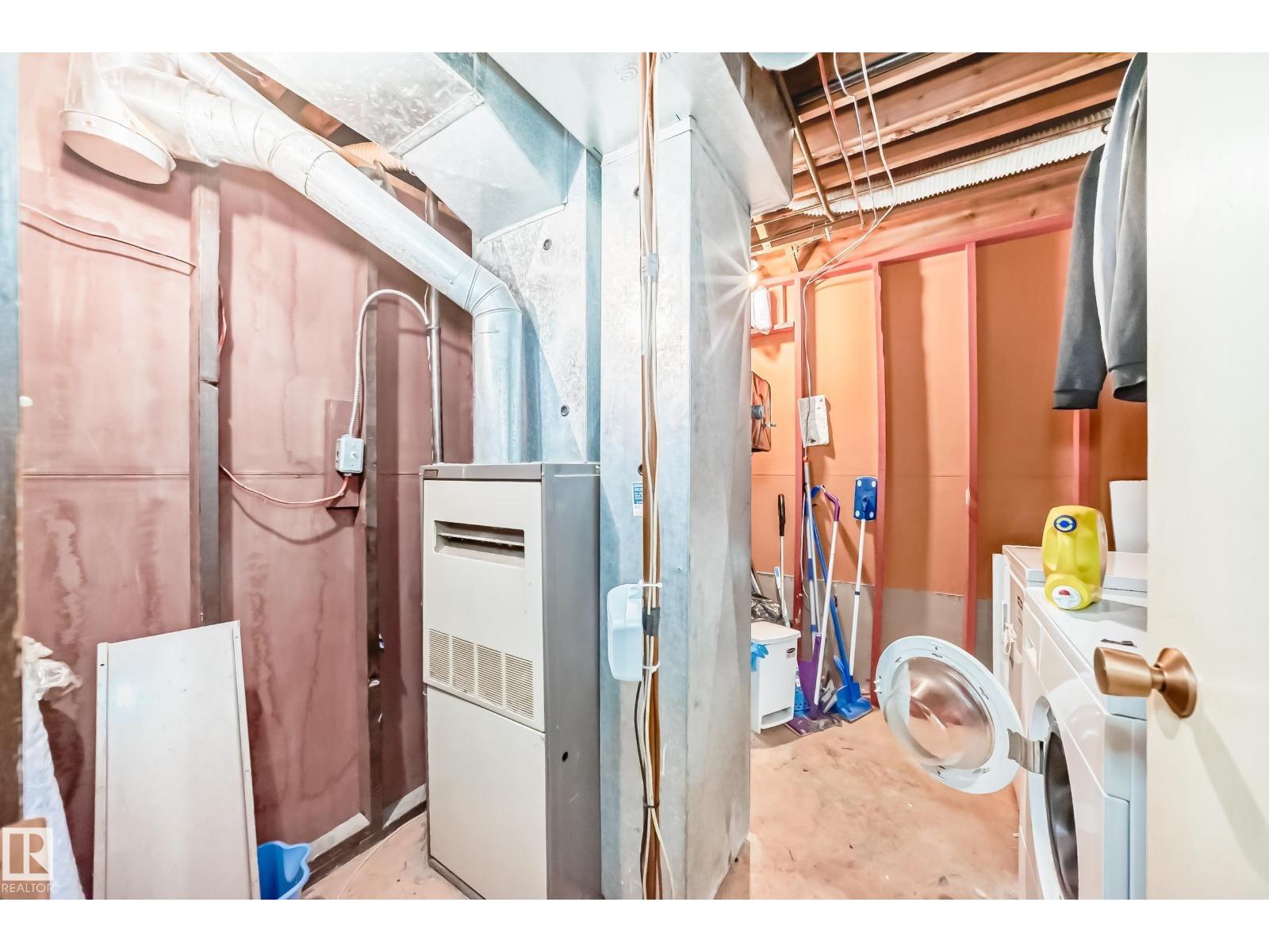 Photo 2 of 1720 49 A St Nw, Edmonton AB