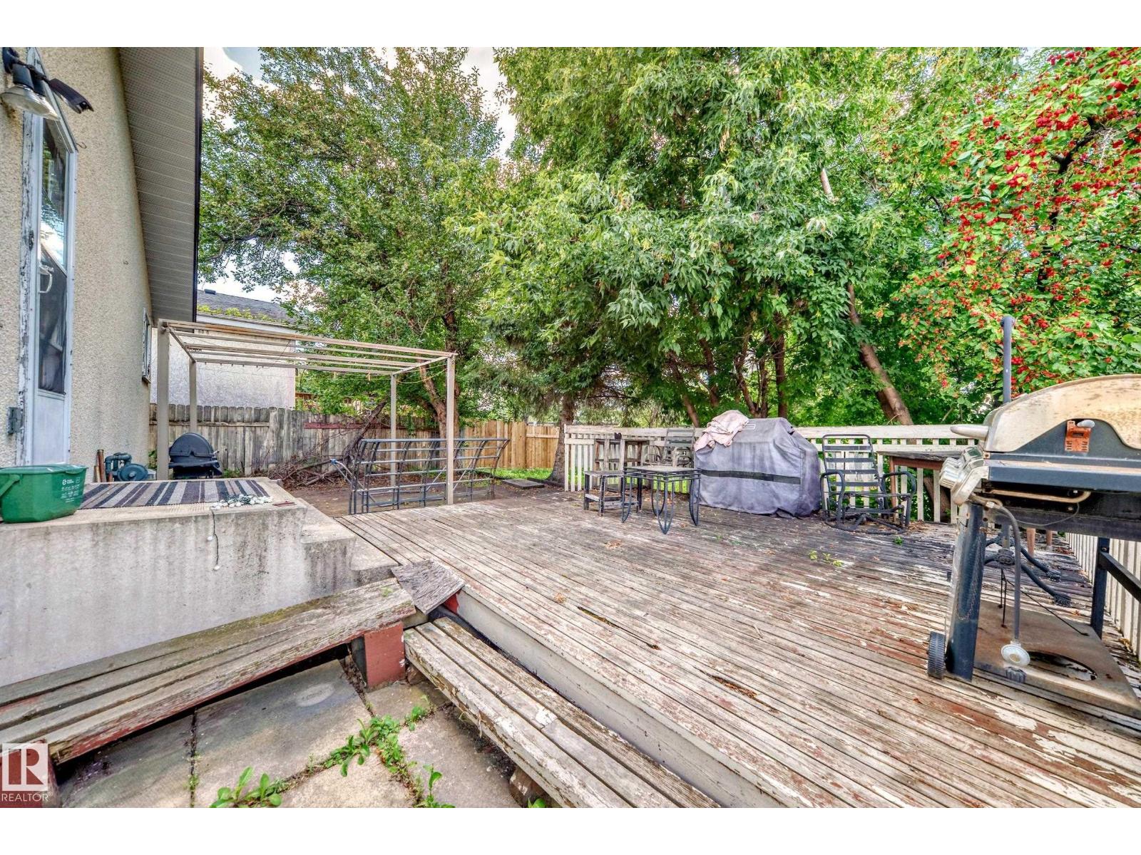 Photo 6 of 1720 49 A St Nw, Edmonton AB