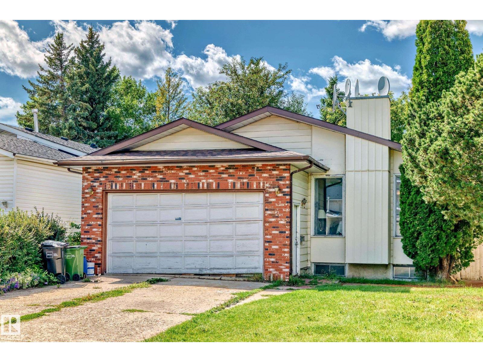 Photo 28 of 1720 49 A St Nw, Edmonton AB