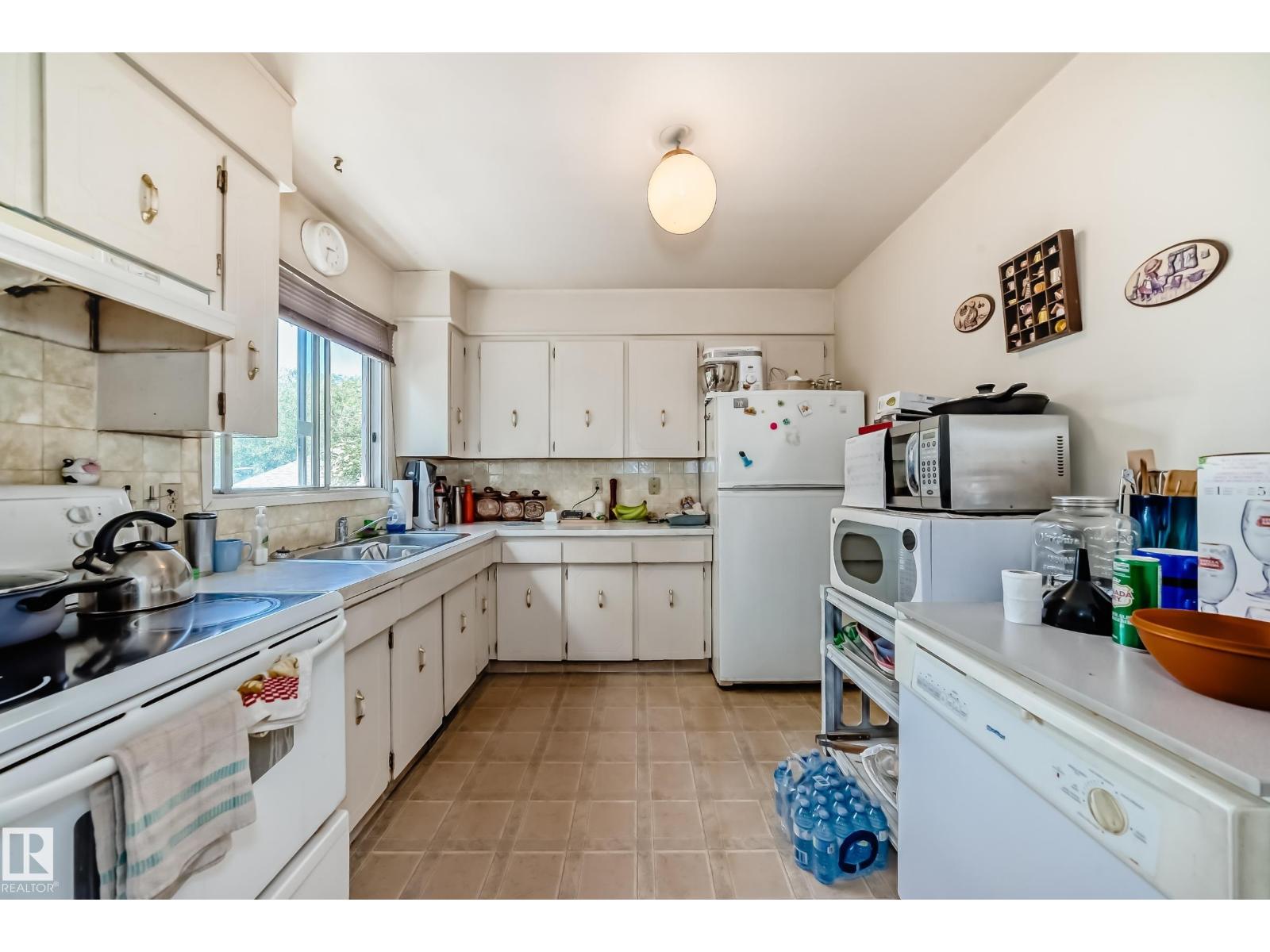 Photo 36 of 1720 49 A St Nw, Edmonton AB