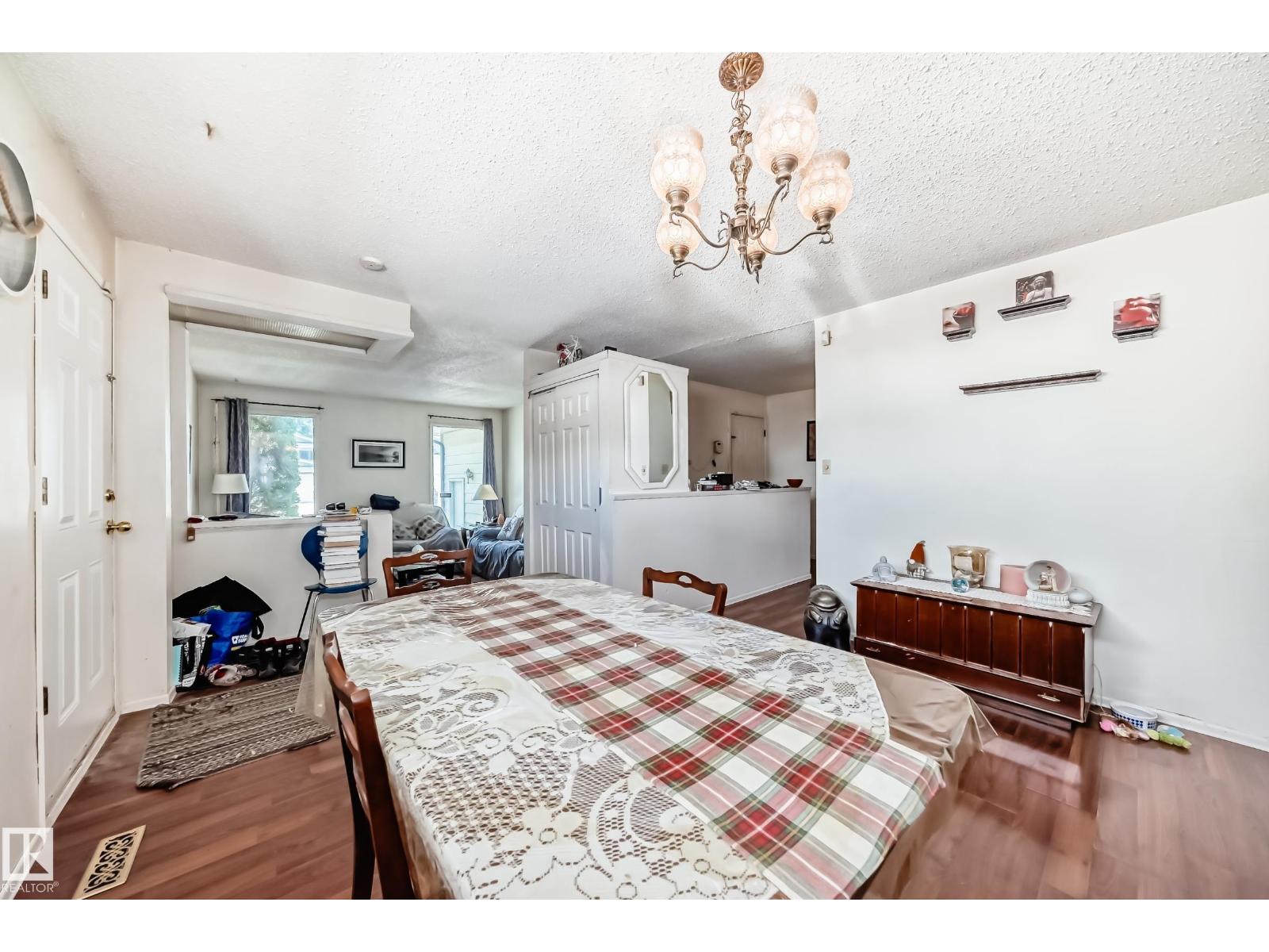 Photo 22 of 1720 49 A St Nw, Edmonton AB