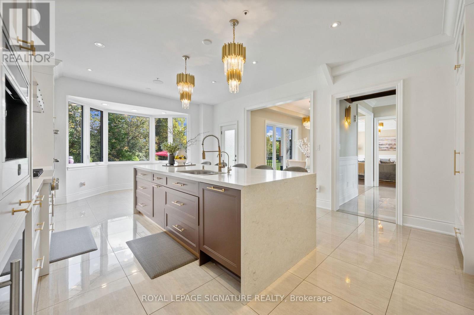 Photo 3 of 75 Rachelle Court, Vaughan ON