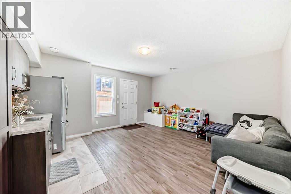 Photo 5 of 63 Heritage Court, Cochrane AB