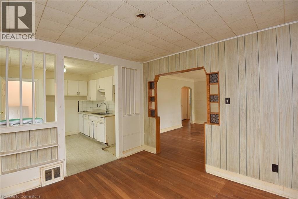 Photo 14 of 430 Queen Mary Drive, Oakville ON