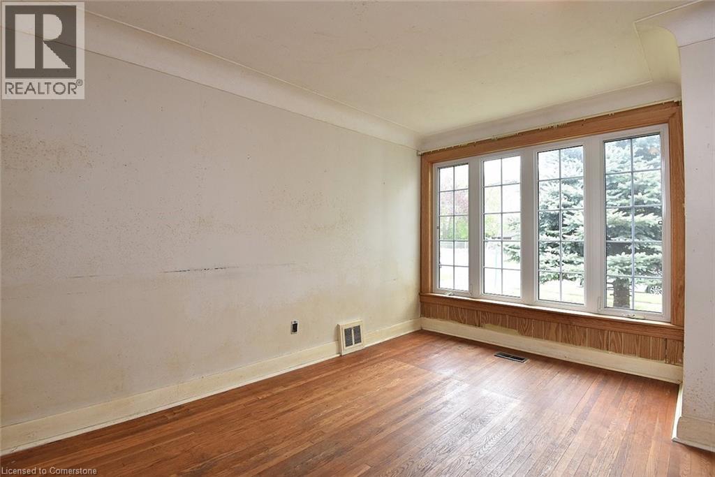 Photo 10 of 430 Queen Mary Drive, Oakville ON
