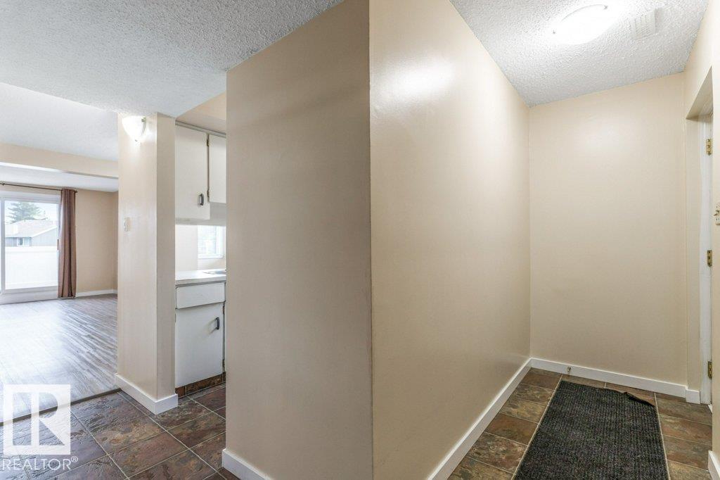 Photo 4 of 283 Lancaster Tc Nw, Edmonton AB