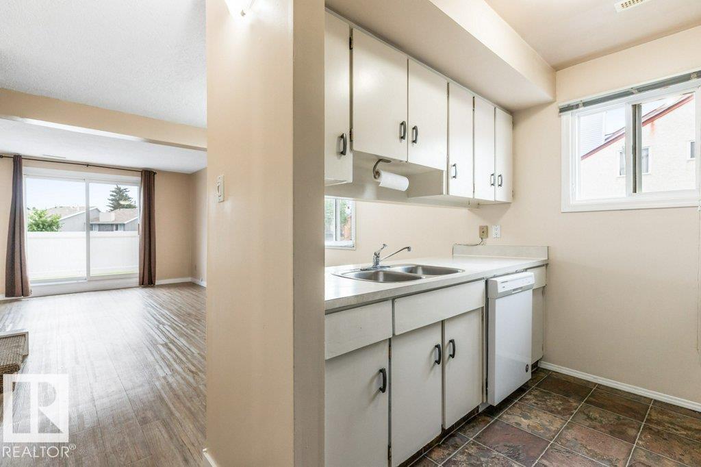 Photo 5 of 283 Lancaster Tc Nw, Edmonton AB