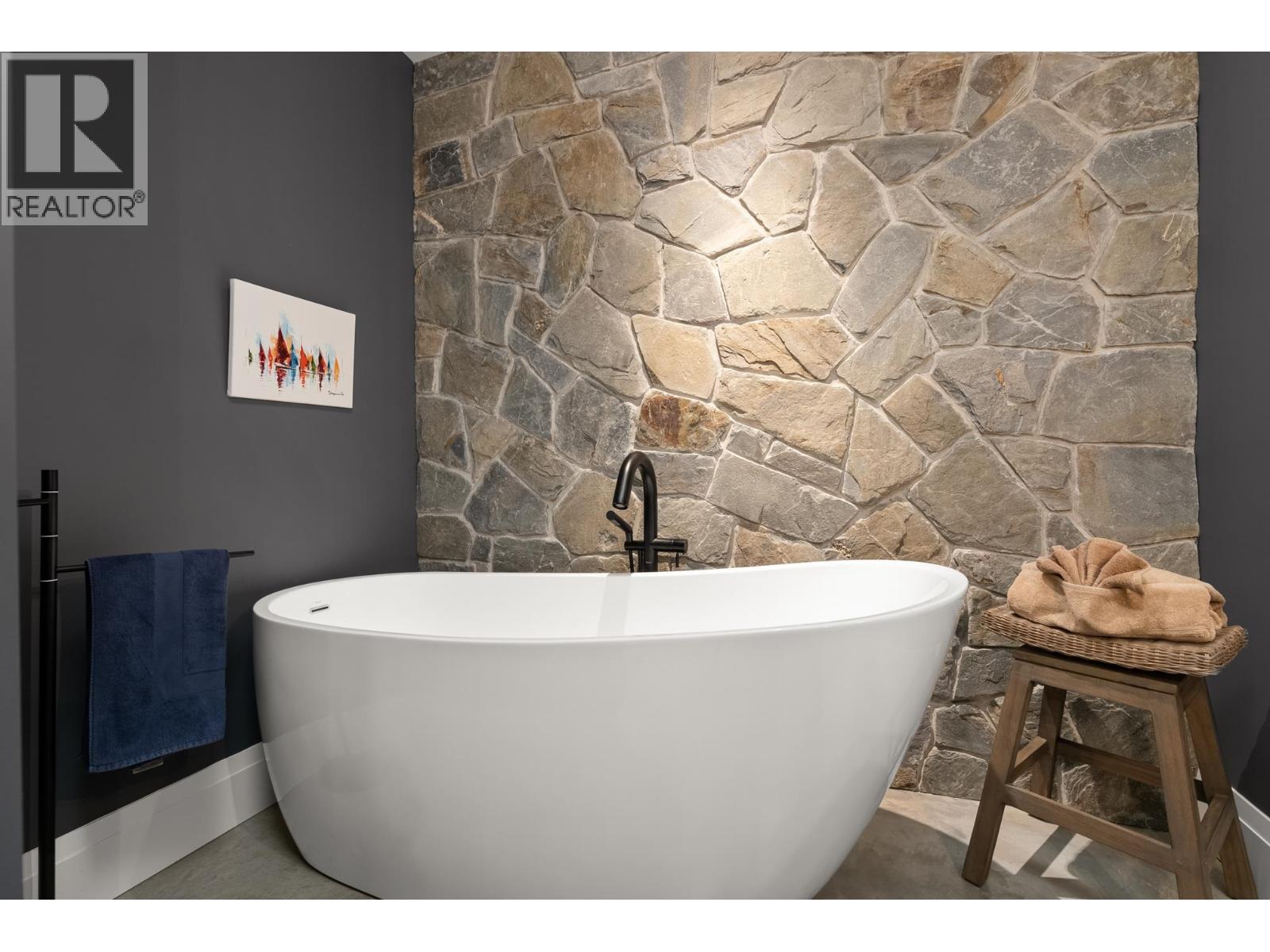 Photo 4 of 103 Witherby Road, Gibsons BC