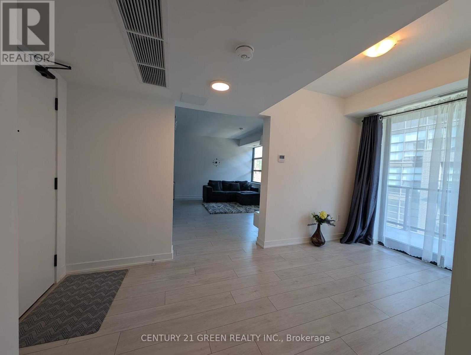 Photo 19 of 323 C 1612 Charles Street, Whitby ON