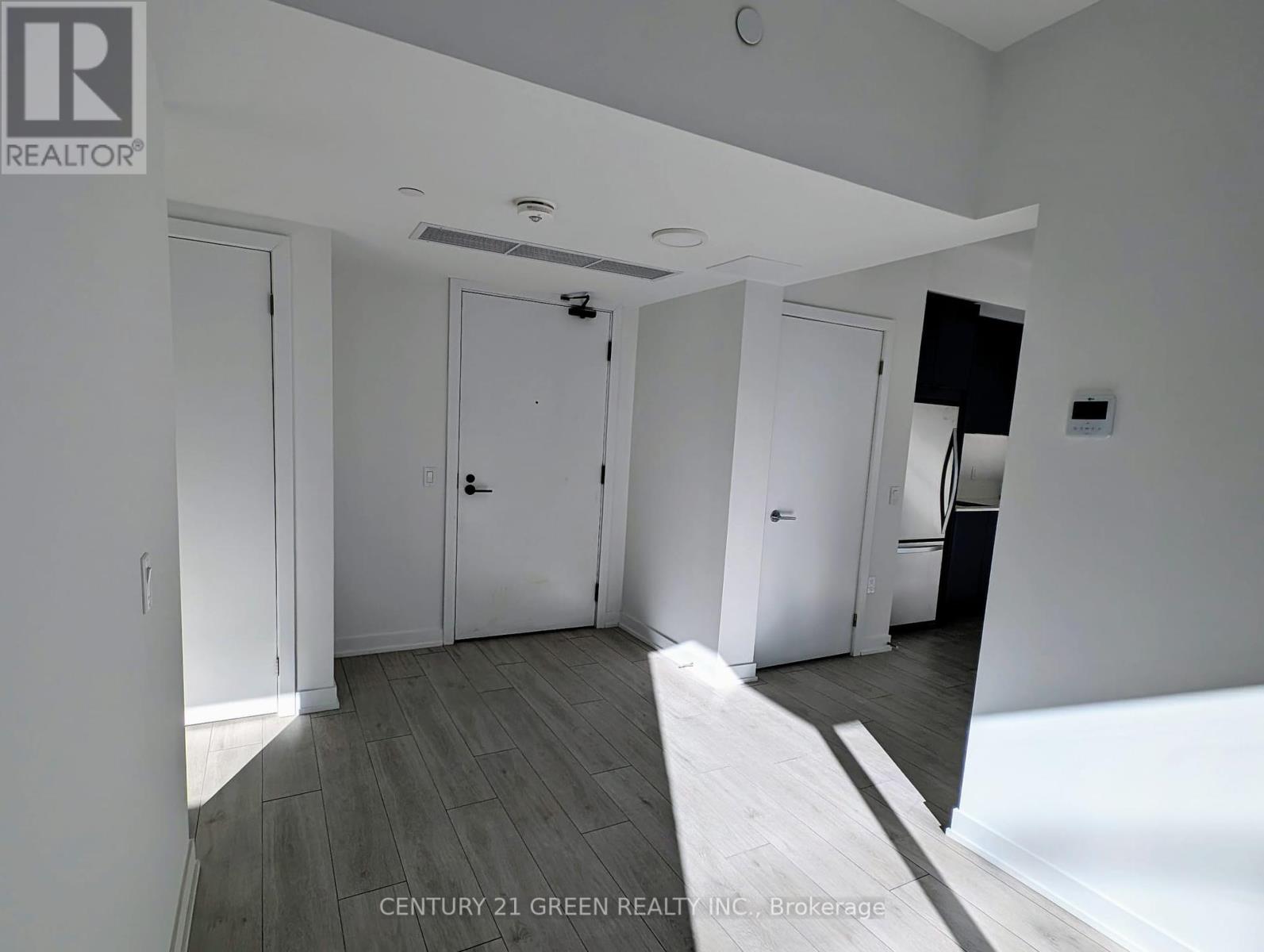 Photo 18 of 323 C 1612 Charles Street, Whitby ON