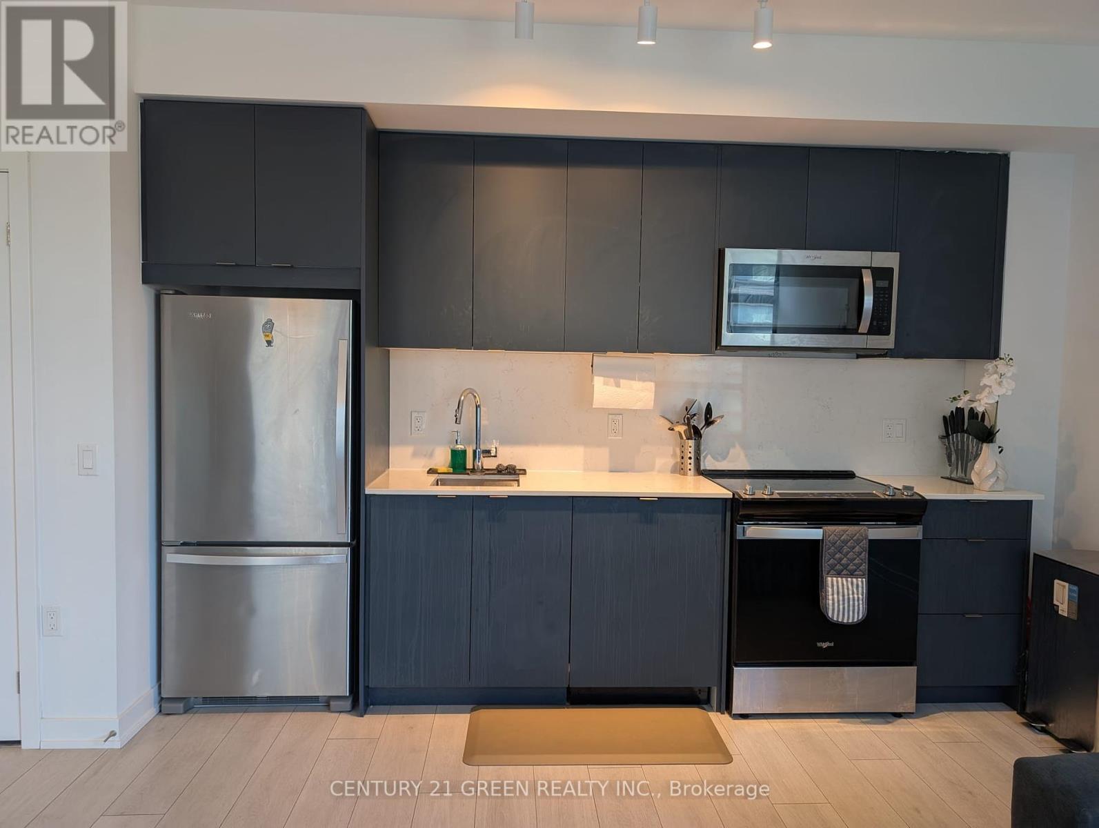 Photo 21 of 323 C 1612 Charles Street, Whitby ON