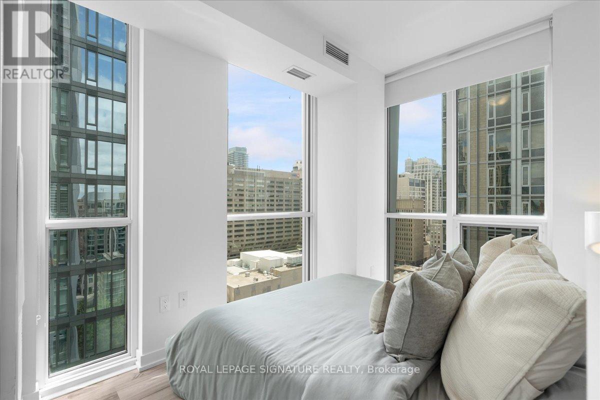 Photo 9 of 1402 1 Yorkville Avenue, Toronto ON